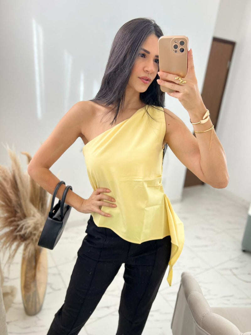 BLUSA ASSIMÉTRICA AMARELA – M