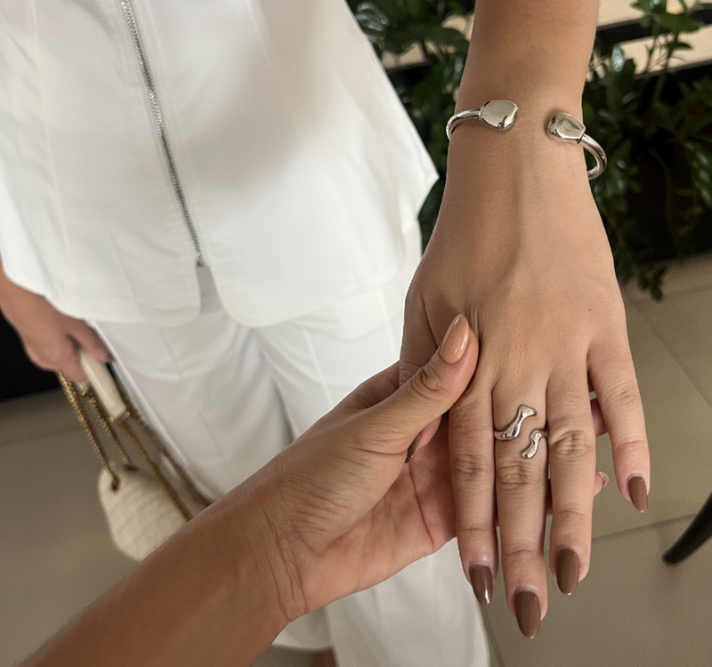 BRACELETE DETALHE ORGANIC LISO COM BANHO EM RÓDIO BRANCO