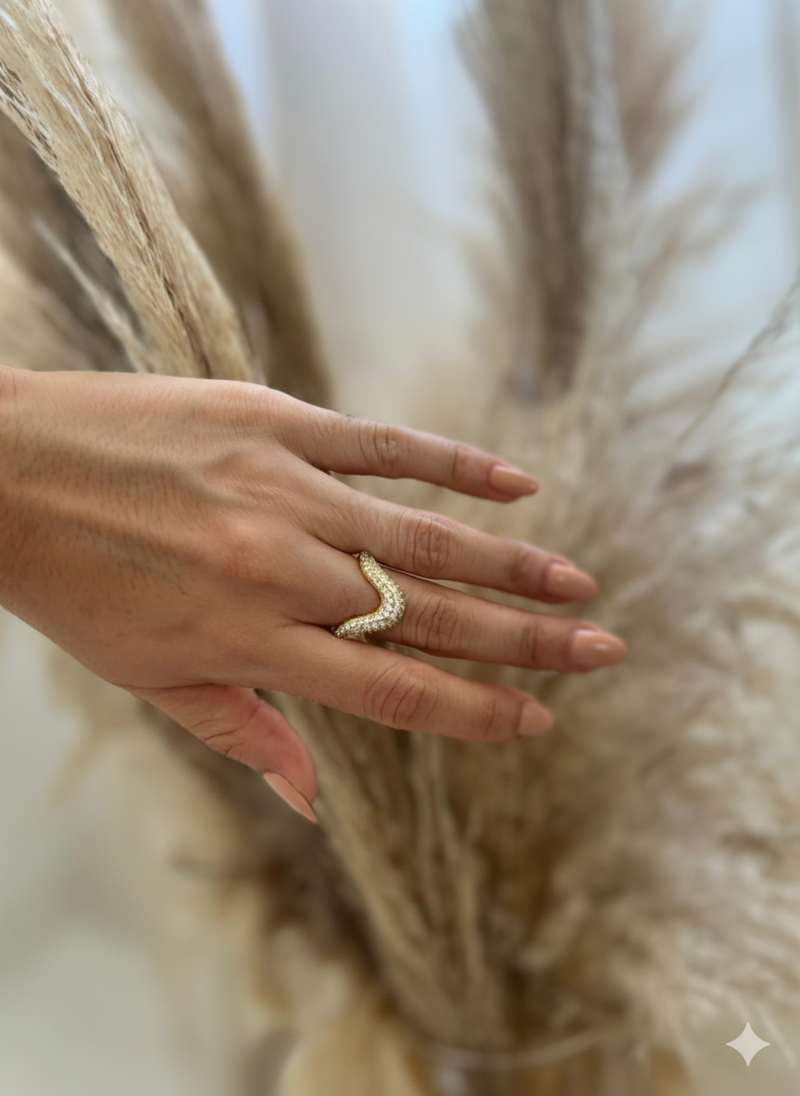 ANEL ONDA CRAVEJADO - BANHADO A OURO 18K