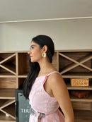 CONJUNTO ROSA BEBÊ (BLUSA + CALÇA E CINTO) M