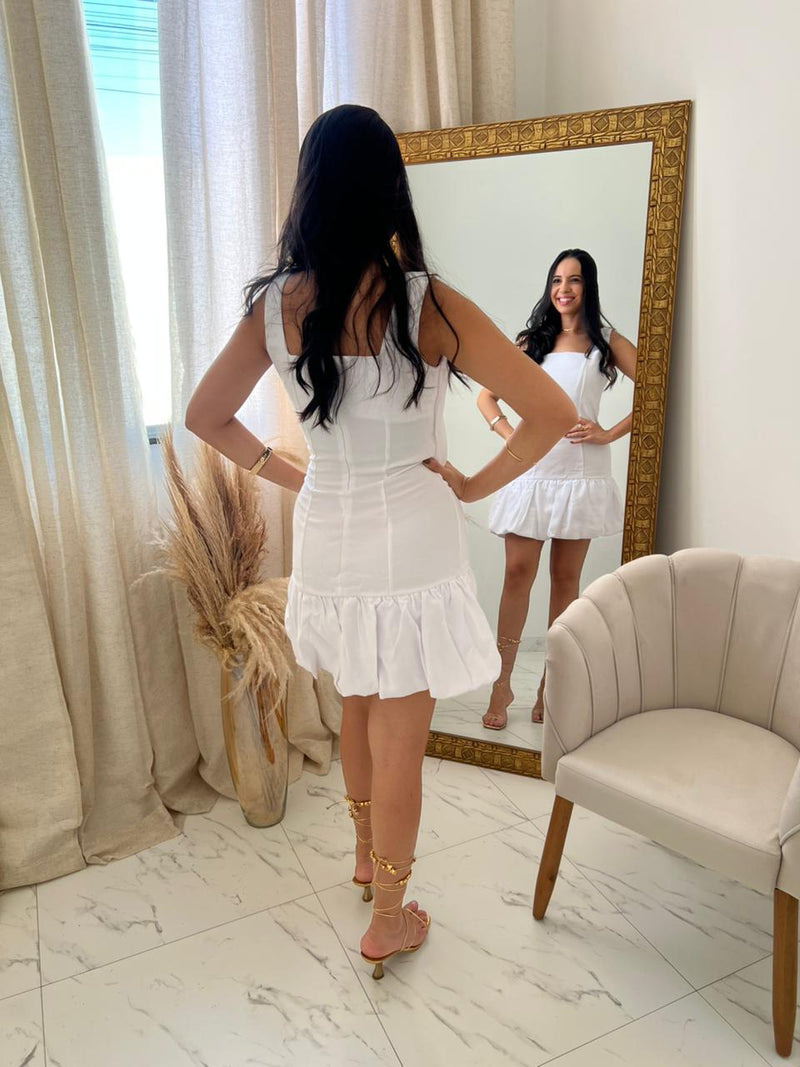 VESTIDO CURTO BRANCO – MODELO BABADO NA BARRA P
